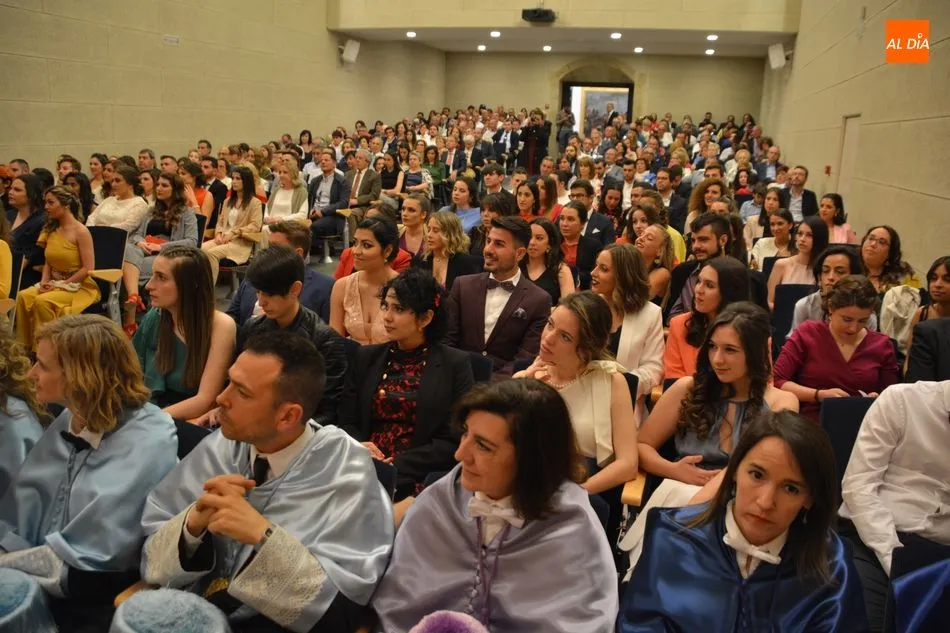 Foto 6 - La Facultad de Educaci&oacute;n de la UPSA acoge numerosas graduaciones