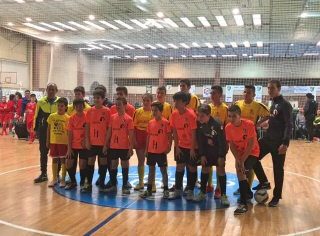 Foto 4 - Los infantiles del CD Los Leones se hacen con el torneo Intersala  