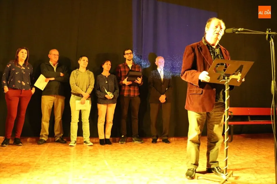 Foto 10 - El Barrac&oacute;n obtiene el premio a la Mejor obra&nbsp;en el III Certamen de Teatro Villa de Lumbrales  
