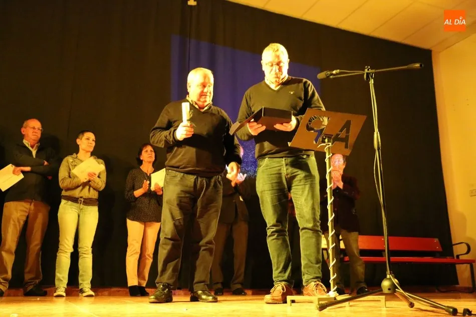 Foto 4 - El Barrac&oacute;n obtiene el premio a la Mejor obra&nbsp;en el III Certamen de Teatro Villa de Lumbrales  