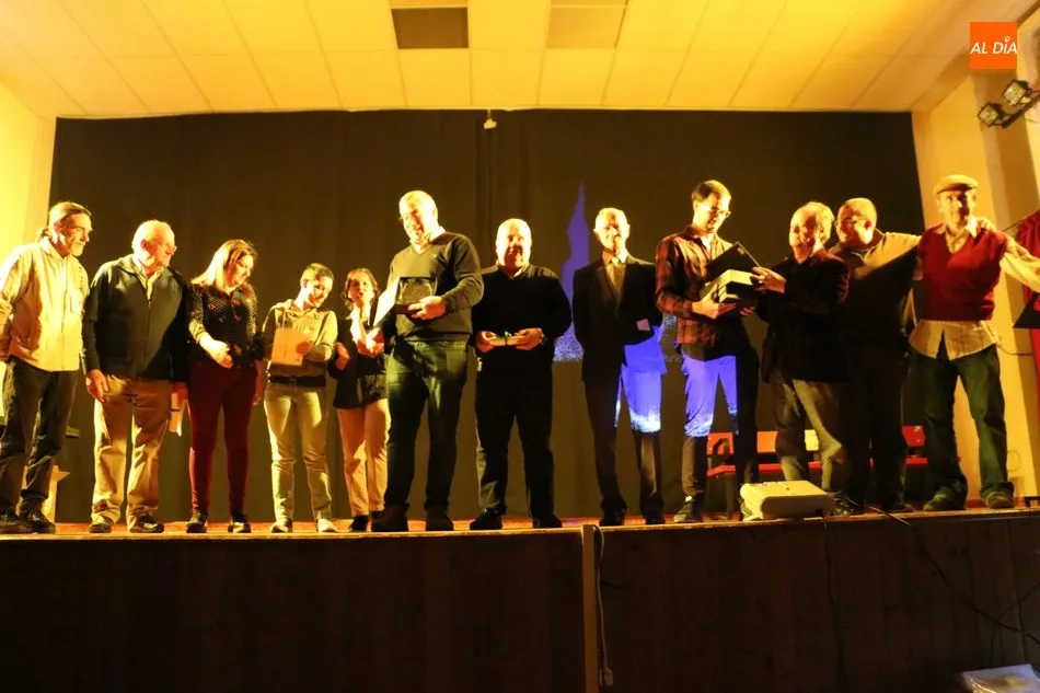 Foto 3 - El Barrac&oacute;n obtiene el premio a la Mejor obra&nbsp;en el III Certamen de Teatro Villa de Lumbrales  