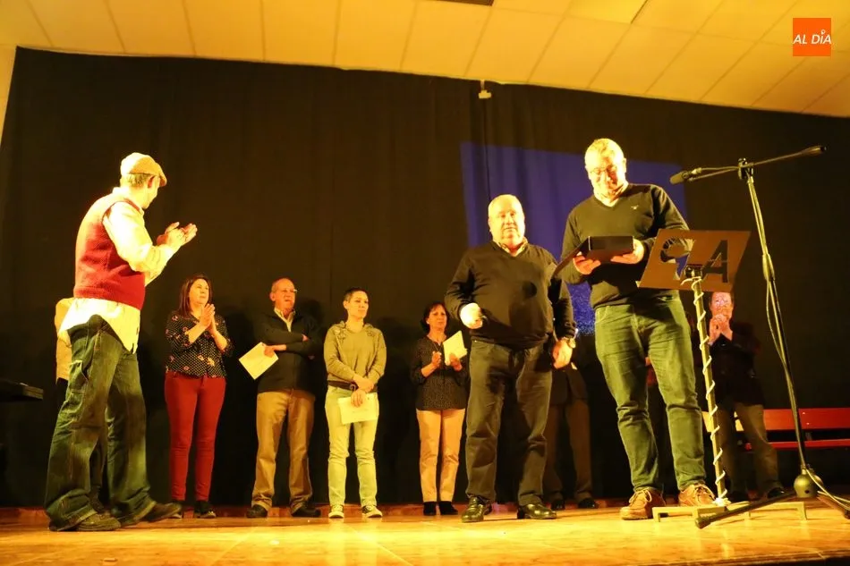 Foto 2 - El Barrac&oacute;n obtiene el premio a la Mejor obra&nbsp;en el III Certamen de Teatro Villa de Lumbrales  