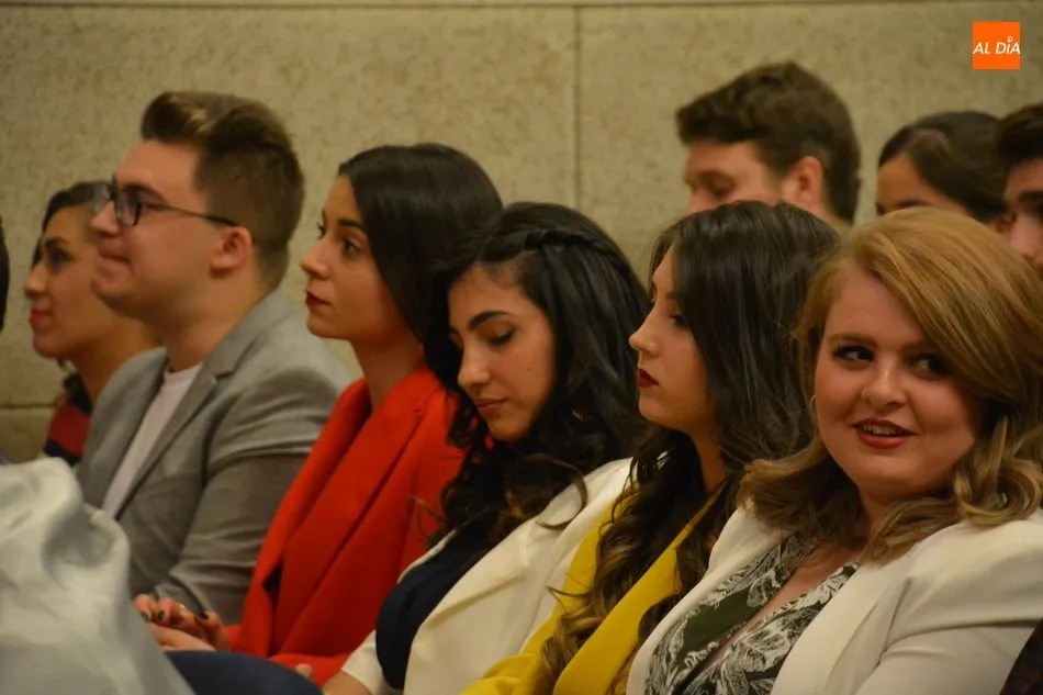 Foto 11 - La nueva hornada de periodistas y comunicadores audiovisuales de la UPSA celebra su graduaci&oacute;n