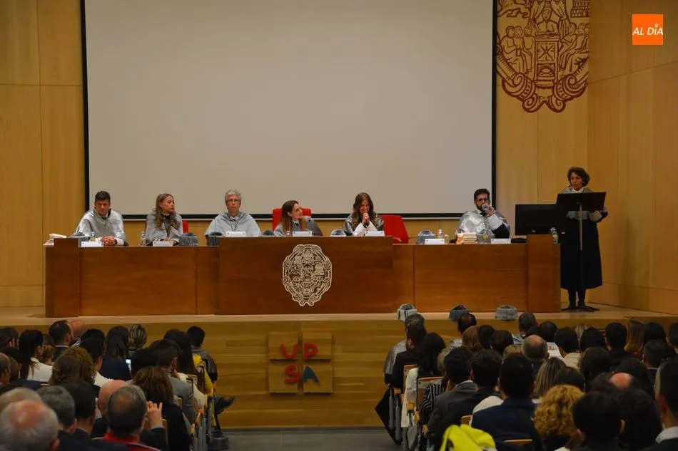 Foto 4 - La nueva hornada de periodistas y comunicadores audiovisuales de la UPSA celebra su graduaci&oacute;n