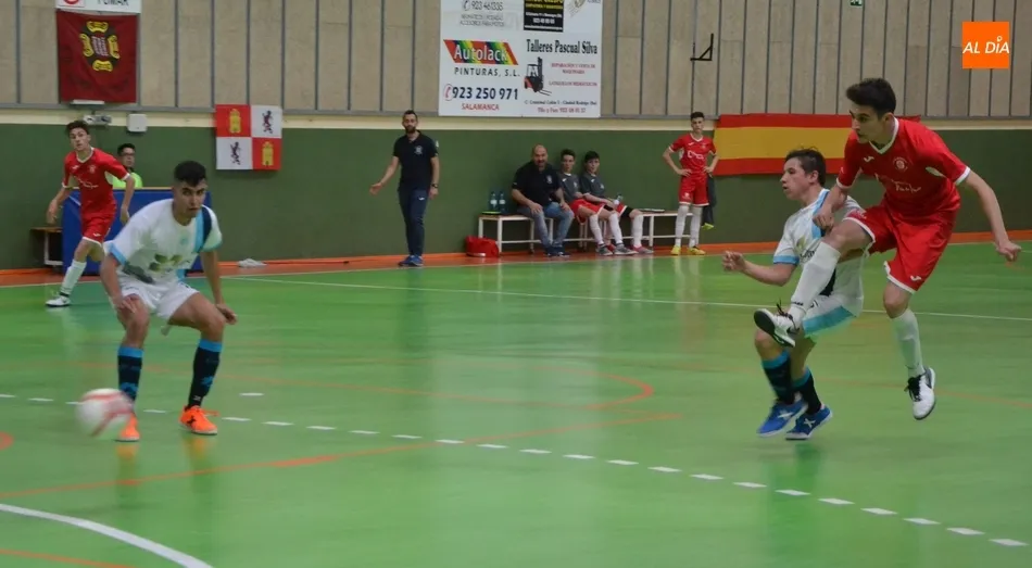 Foto 7 - [M 18|19 MAYO] Un gol sobre la bocina deja sin victoria al III Juvenil, que no aprovech&oacute; 2 dobles  