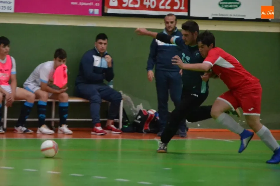 Foto 5 - [M 18|19 MAYO] Un gol sobre la bocina deja sin victoria al III Juvenil, que no aprovech&oacute; 2 dobles  