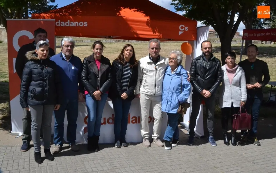 Foto 7 - Los partidos pol&iacute;ticos lo dan todo en el &uacute;ltimo mercadillo electoral hasta 2023  