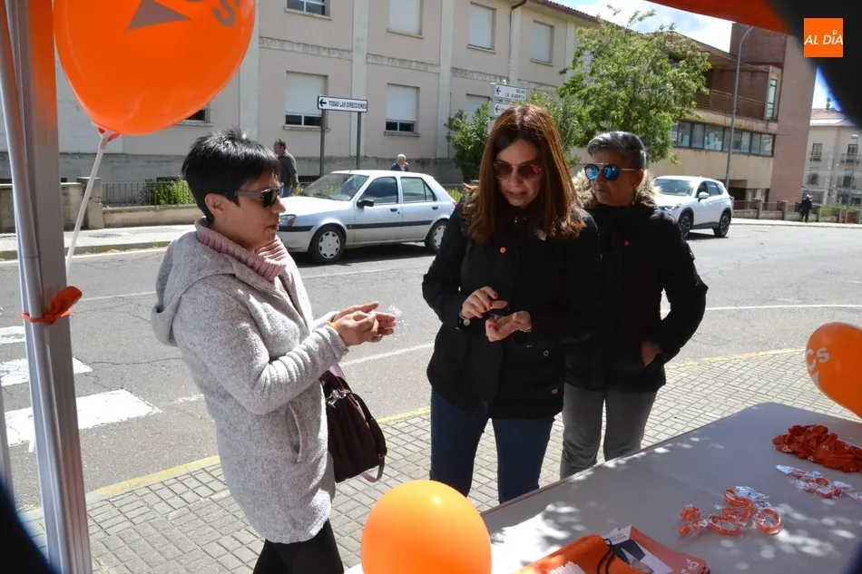 Foto 8 - Los partidos pol&iacute;ticos lo dan todo en el &uacute;ltimo mercadillo electoral hasta 2023  