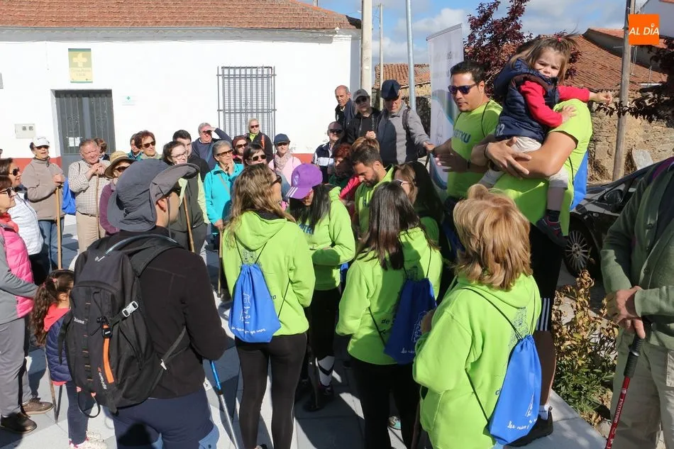 Foto 7 - Un centenar de caminantes marchan en busca de la primavera