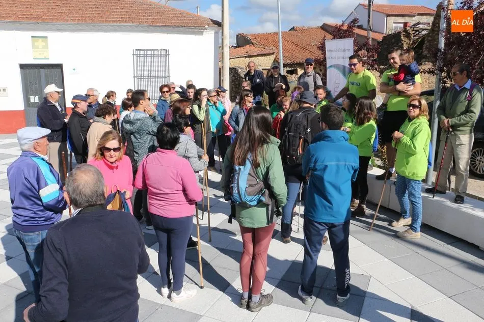 Foto 5 - Un centenar de caminantes marchan en busca de la primavera