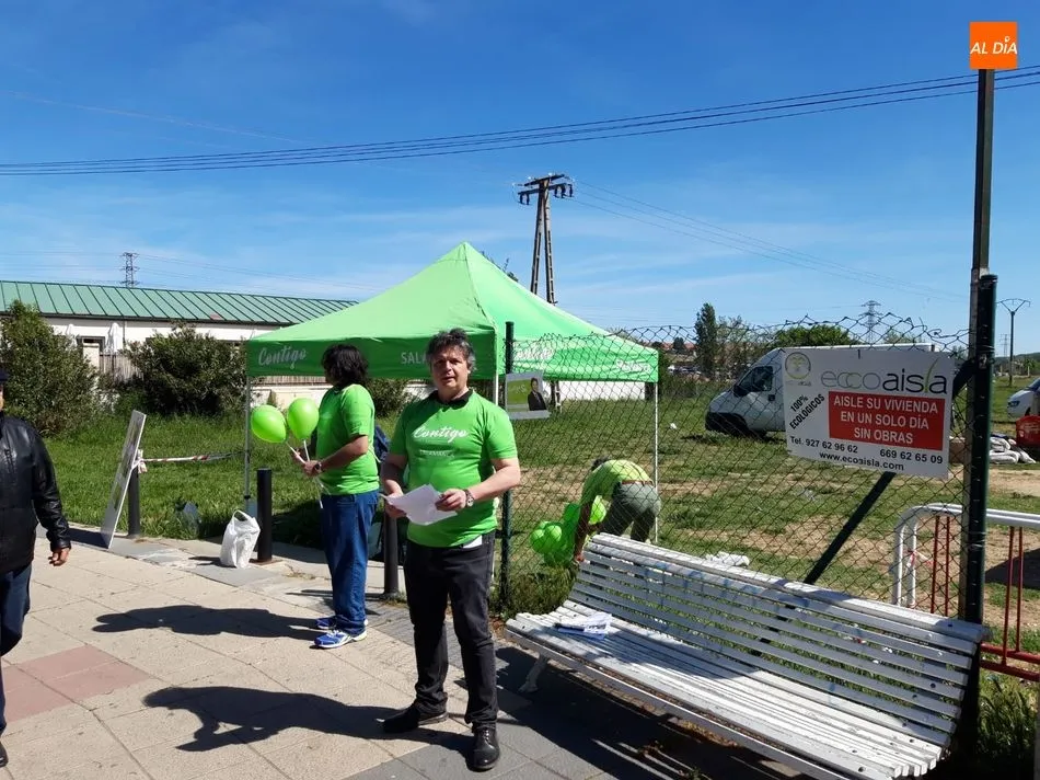 Foto 4 - Contigo Salamanca da a conocer su programa en la avenida de la Aldehuela