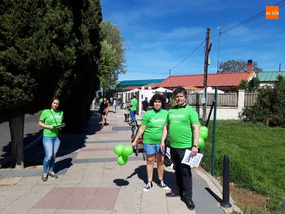 Foto 3 - Contigo Salamanca da a conocer su programa en la avenida de la Aldehuela