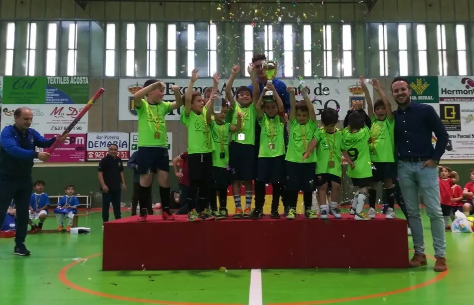 Foto 3 - Seat Las Cantinas se proclama campe&oacute;n de la XI Liga Prebenjam&iacute;n del III Columnas  