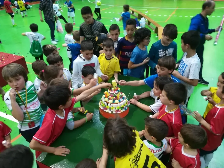 Foto 2 - Seat Las Cantinas se proclama campe&oacute;n de la XI Liga Prebenjam&iacute;n del III Columnas  