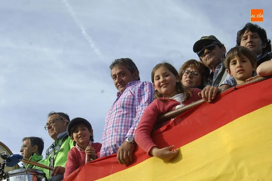 Foto 3 - R&aacute;pido y espl&eacute;ndido encierro a caballo en Carpio de Azaba con cientos de espectadores  