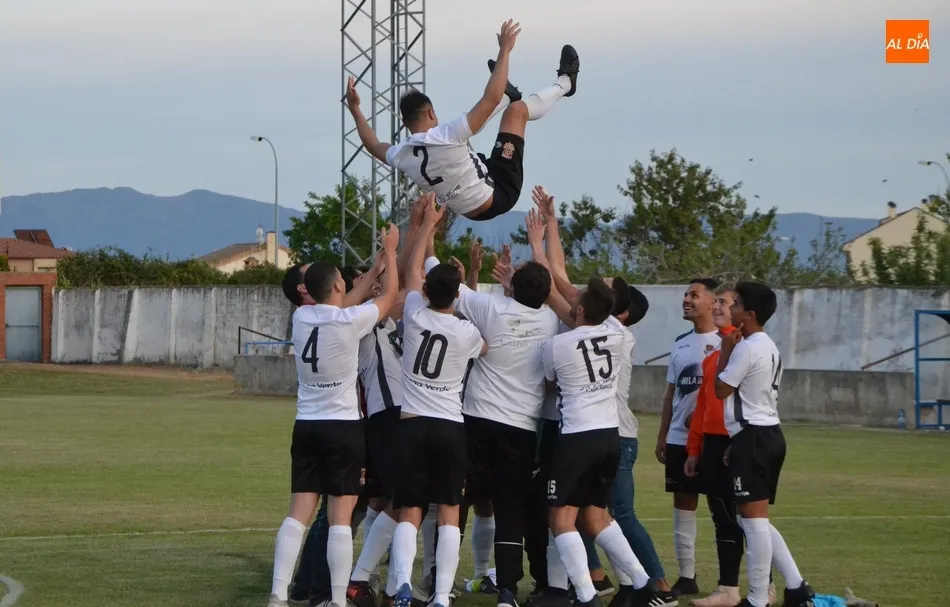 El Ciudad Rodrigo CF se despide de su afición y de su gran capitán de la última década  
