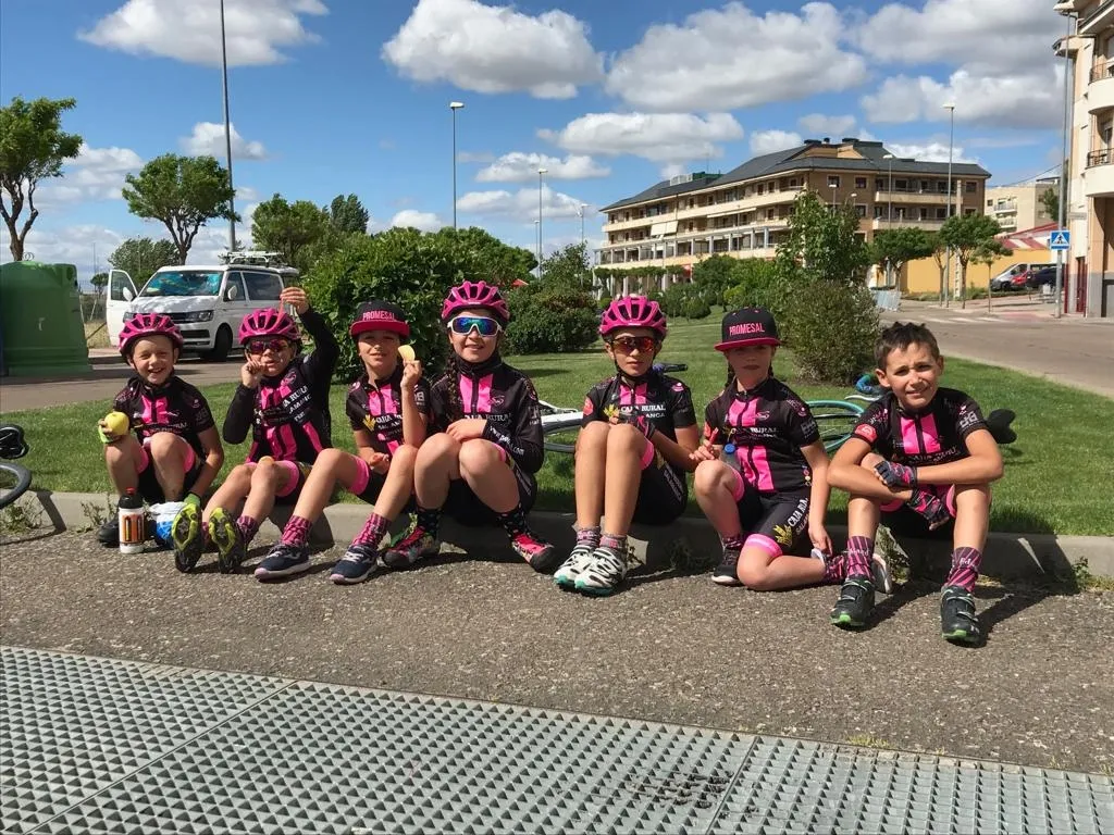 Grupo de integrantes del Club Promesal