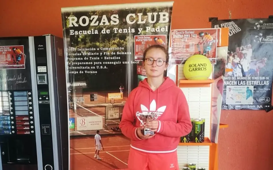 Foto 2 - Carolina Benito queda subcampeona del Torneo de J&oacute;venes Talentos del Rozas Club  