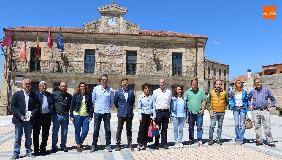 Candidatura del PP de Vitigudino con varios responsables provinciales / CORRAL