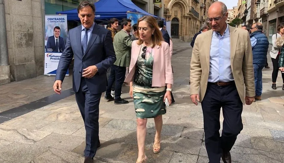 Ana Pastor, con García Carbayo y Javier Iglesias en Salamanca