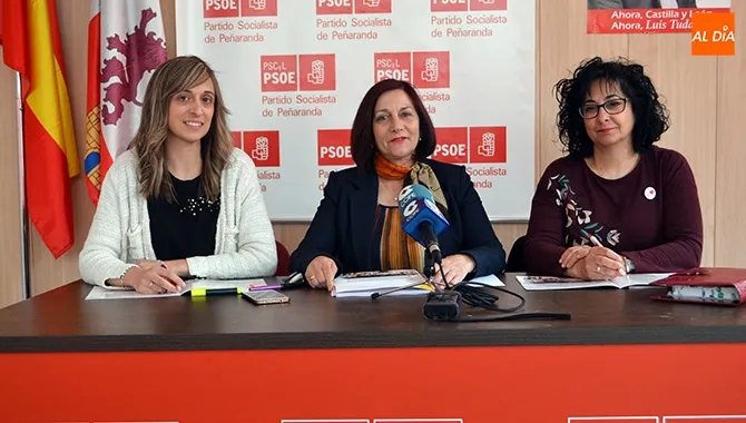 Carmen Ávila, Fatima Manzano y Araceli Rodríguez presentaban las medidas del PSOE en materia educativa, cultural y turística