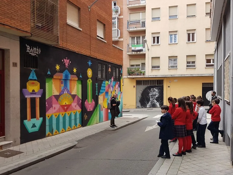Foto 3 - Alumnos del Colegio Padres Trinitarios disfrutan de una visita guiada por el Barrio del Oeste