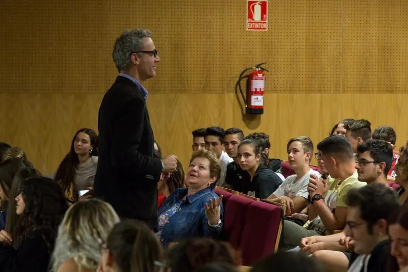 Foto 6 - Alumnos de 1&ordm; de Bachillerato del Calasanz reciben su diploma por la participaci&oacute;n en el Proyecto ...