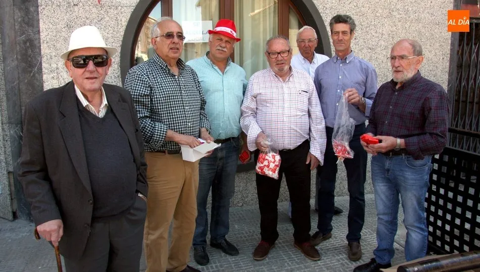 El candidato del PSOE al Ayuntamiento de Vitigudino aprovecha el mercado del martes  