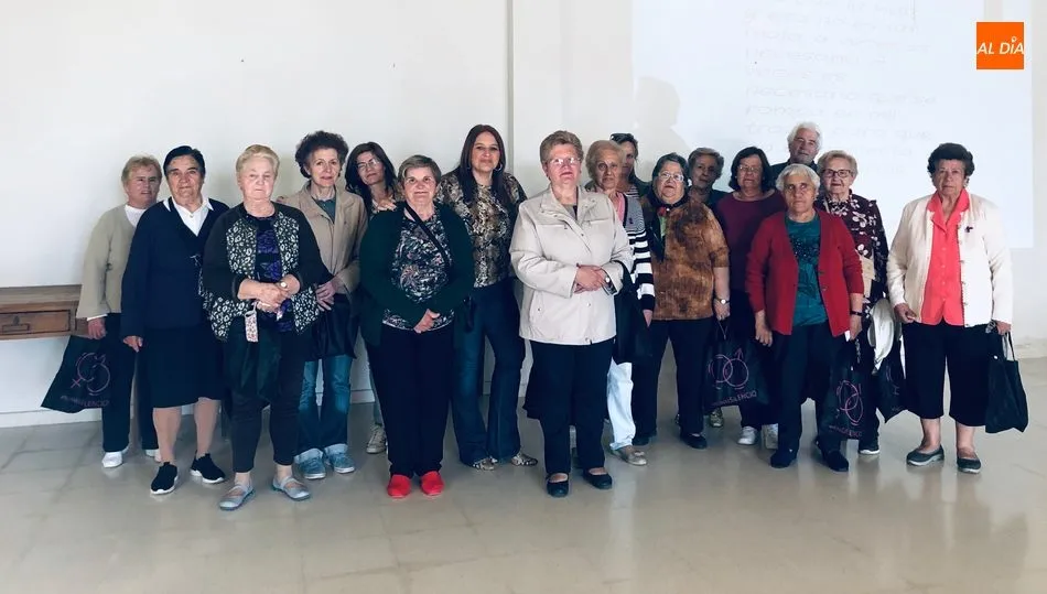 Participantes en la charla sobre violencia de género en Encinasola de los Comendadores
