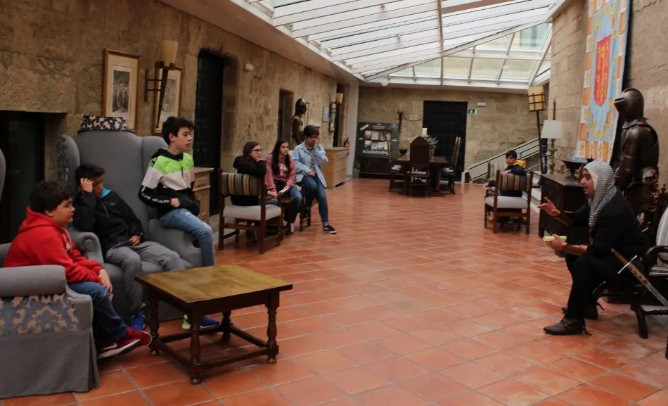 Foto 5 - Los talleres culturales de la Biblioteca se adentran en el Castillo  