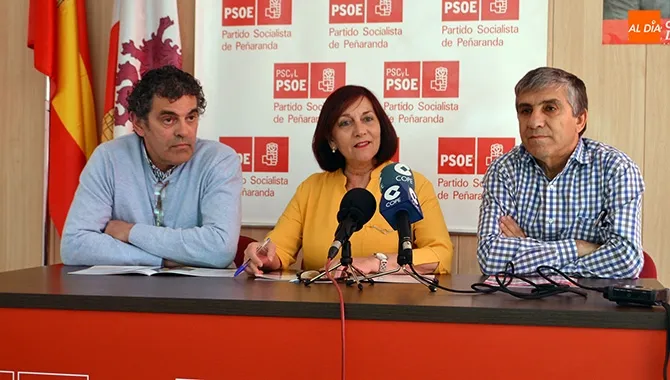 Carmen Ávila, José Jesús Paniagua e Isidro Rodríguez presentaban las propuestas de urbanismo, infraestructuras y medioambiente del PSOE