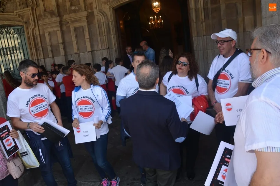 Foto 4 - Recabadas 6.069 firmas en contra de la ubicaci&oacute;n del centro de Proyecto Hombre en Prosperidad