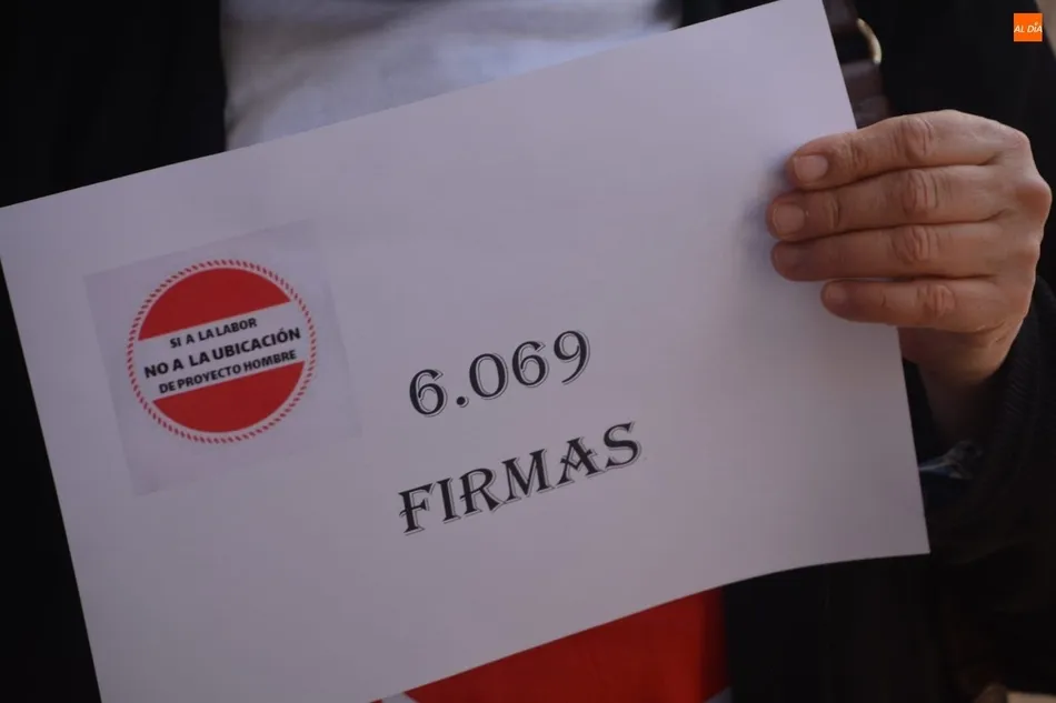 Foto 5 - Recabadas 6.069 firmas en contra de la ubicaci&oacute;n del centro de Proyecto Hombre en Prosperidad