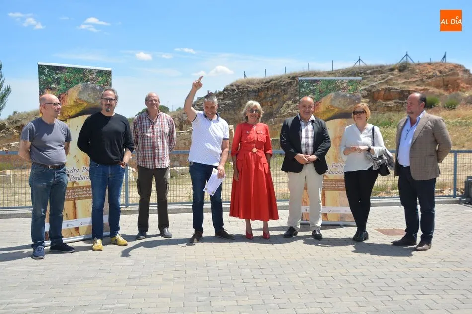Foto 5 - Juan Gabriel Moro gana el certamen de escultura&nbsp;de la XIX Feria de la Piedra de Villamayor&nbsp;    &nbsp; ...