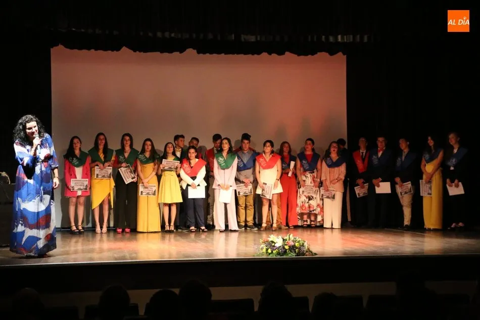 Foto 11 - Emotivo acto de graduaci&oacute;n de bachilleres en el IES Ramos del Manzano  