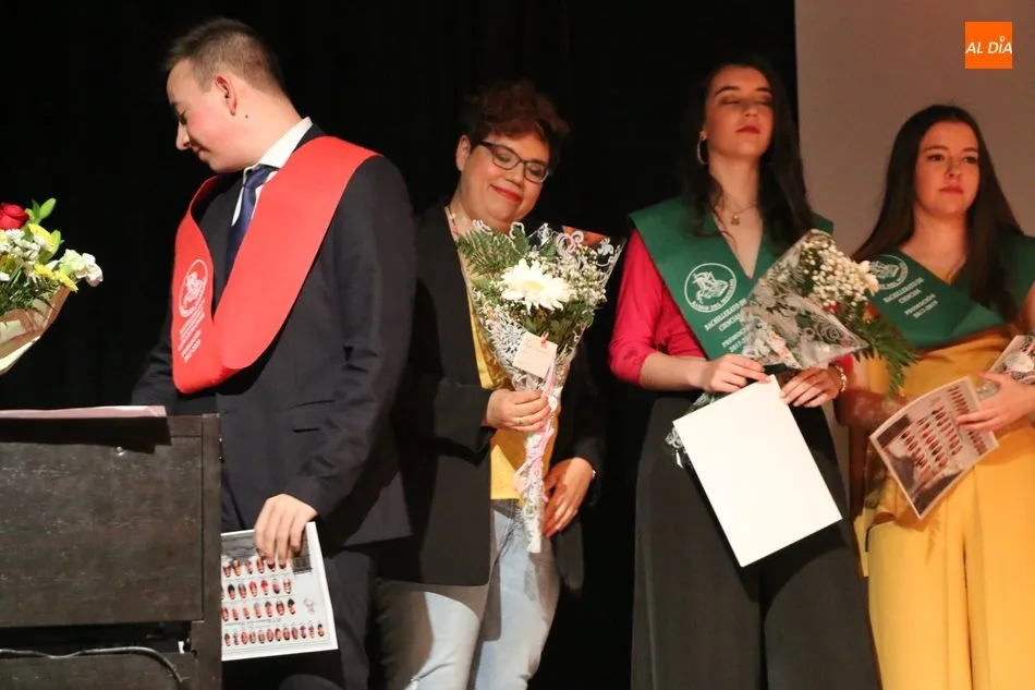 Foto 3 - Emotivo acto de graduaci&oacute;n de bachilleres en el IES Ramos del Manzano  