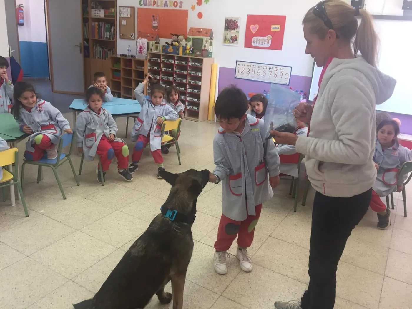 Foto 7 - Los alumnos de 2&ordm; de Infantil de Trinitarios aprenden a ser responsables con sus mascotas  