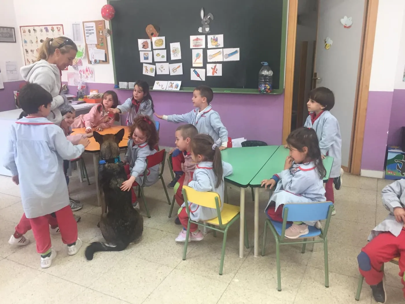 Foto 3 - Los alumnos de 2&ordm; de Infantil de Trinitarios aprenden a ser responsables con sus mascotas  