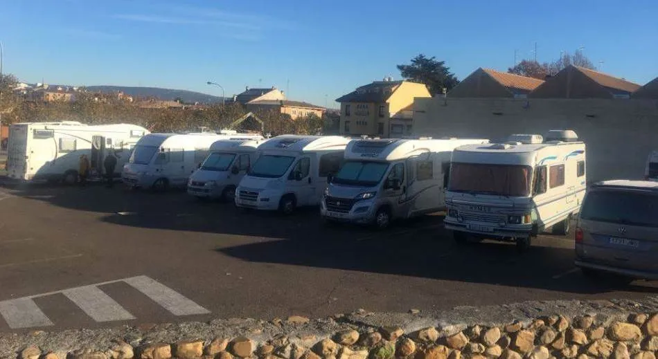 La coalición también propone un parking para autocaravanas