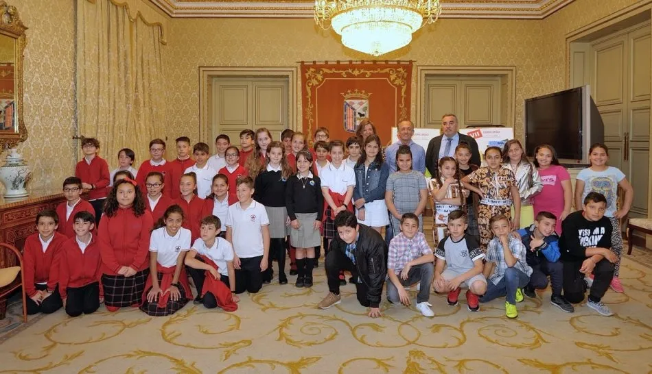 La concejala de Cultura entrega los premios a los alumnos galardonados