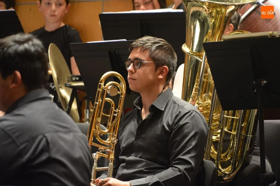 Foto 2 - Brillante concierto de las bandas del Conservatorio Profesional de M&uacute;sica en el CAEM