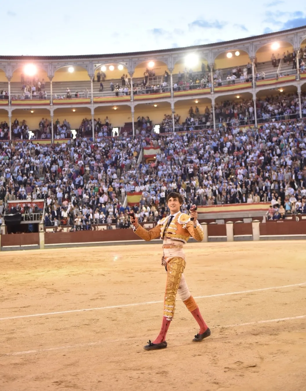 Foto 2 - Faena cumbre de Roca Rey y delirio en Las Ventas