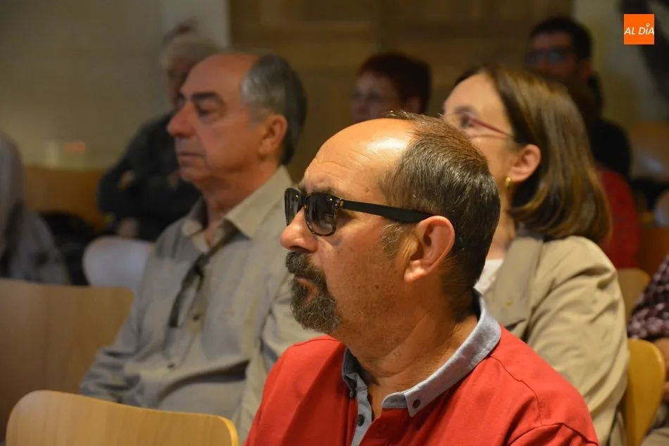 Foto 6 - Carlos Javier Salgado analiza en una charla la evoluci&oacute;n socioecon&oacute;mica de la&nbsp;Regi&oacute;n Leonesa  