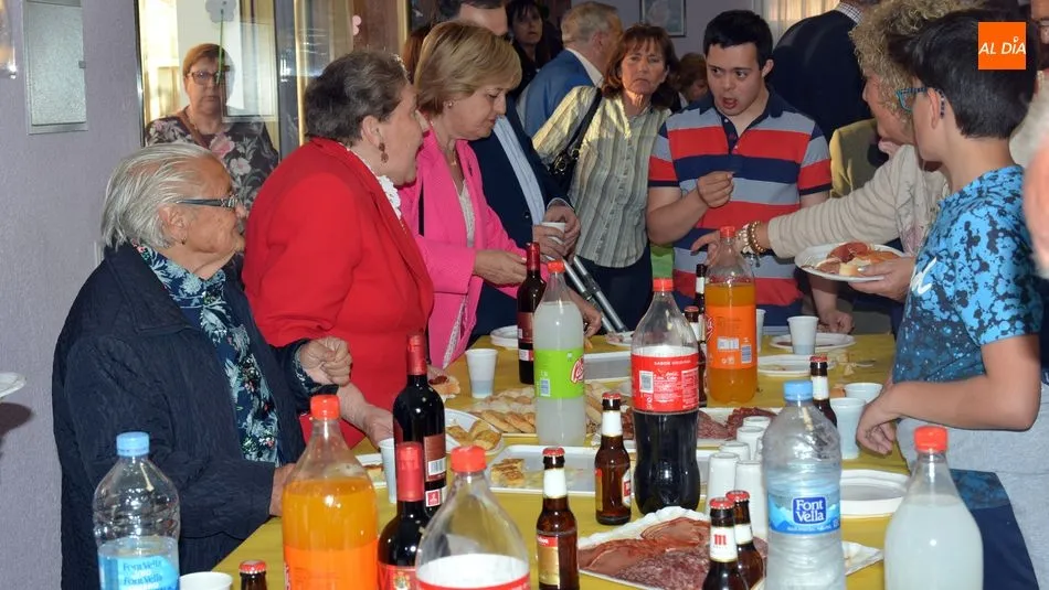 Foto 5 - La residencia Santa Rita de Lumbrales mantiene la tradici&oacute;n&nbsp;de los panes y las rosas en la fiesta ...