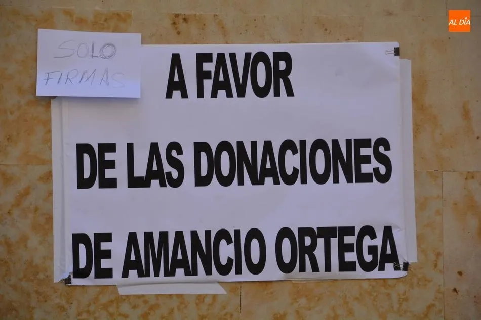 Foto 5 - Un salmantino recoge firmas de apoyo a las donaciones a la sanidad de Amancio Ortega