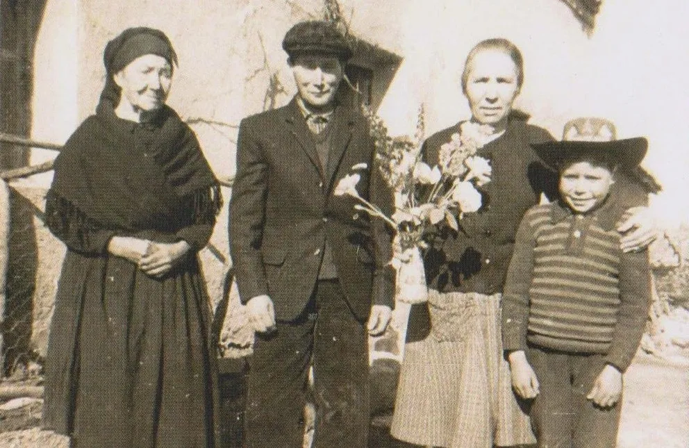 Margarita Manchado con su madre, su marido y su hijo