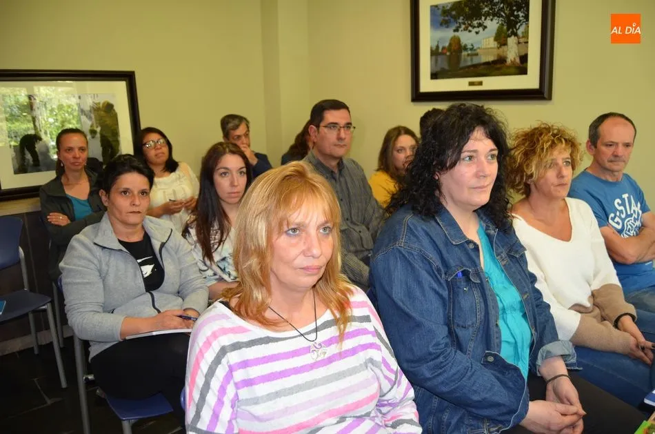 Foto 3 - Unos 15 alumnos participan estos d&iacute;as en un curso gratuito de portugu&eacute;s destinado al sector de la ...