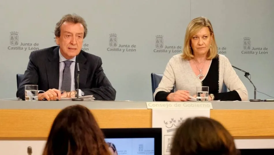 José Antonio de Santiago y Pilar del Olmo, consejeros de la Junta, en una rueda de prensa anterior