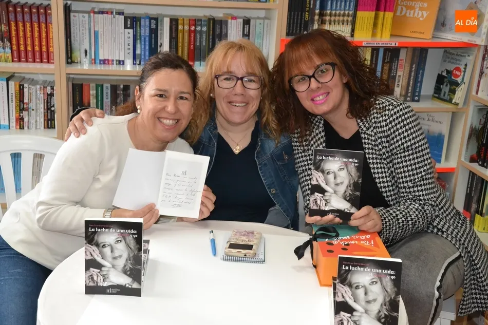 Foto 2 - Mari Cruz Sierra plasma en un libro su lucha contra el c&aacute;ncer  