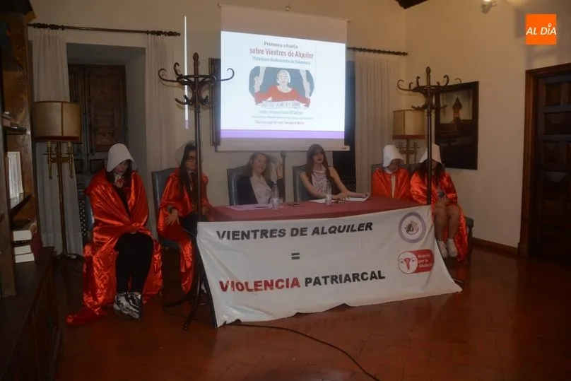 Foto 2 - Acto contra la utilizaci&oacute;n de mujeres como vientres de alquiler